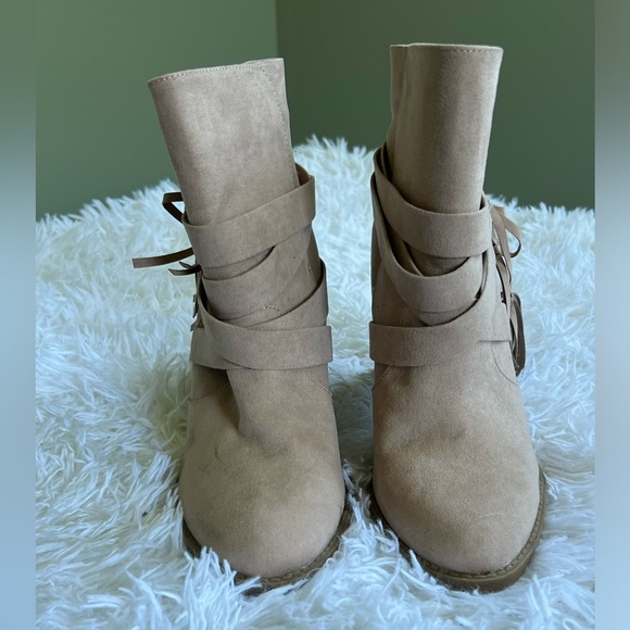 EUC. Blush pink. Closed toe ankle bootie - Picture 2 of 7